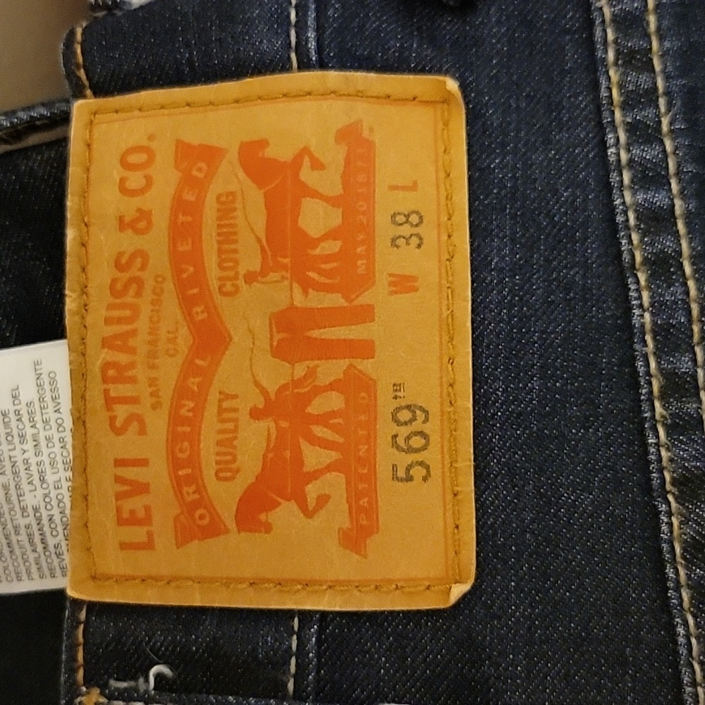 Men's Levi Shorts - Picture 3 of 4